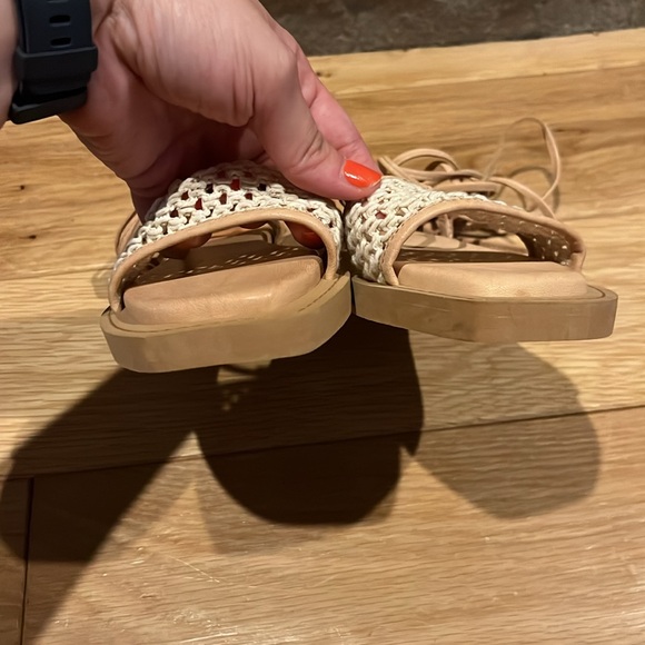 Frye Faye Ankle Tie Crochet Sandals Oatmeal/Natural Color Size 6M - Picture 7 of 12